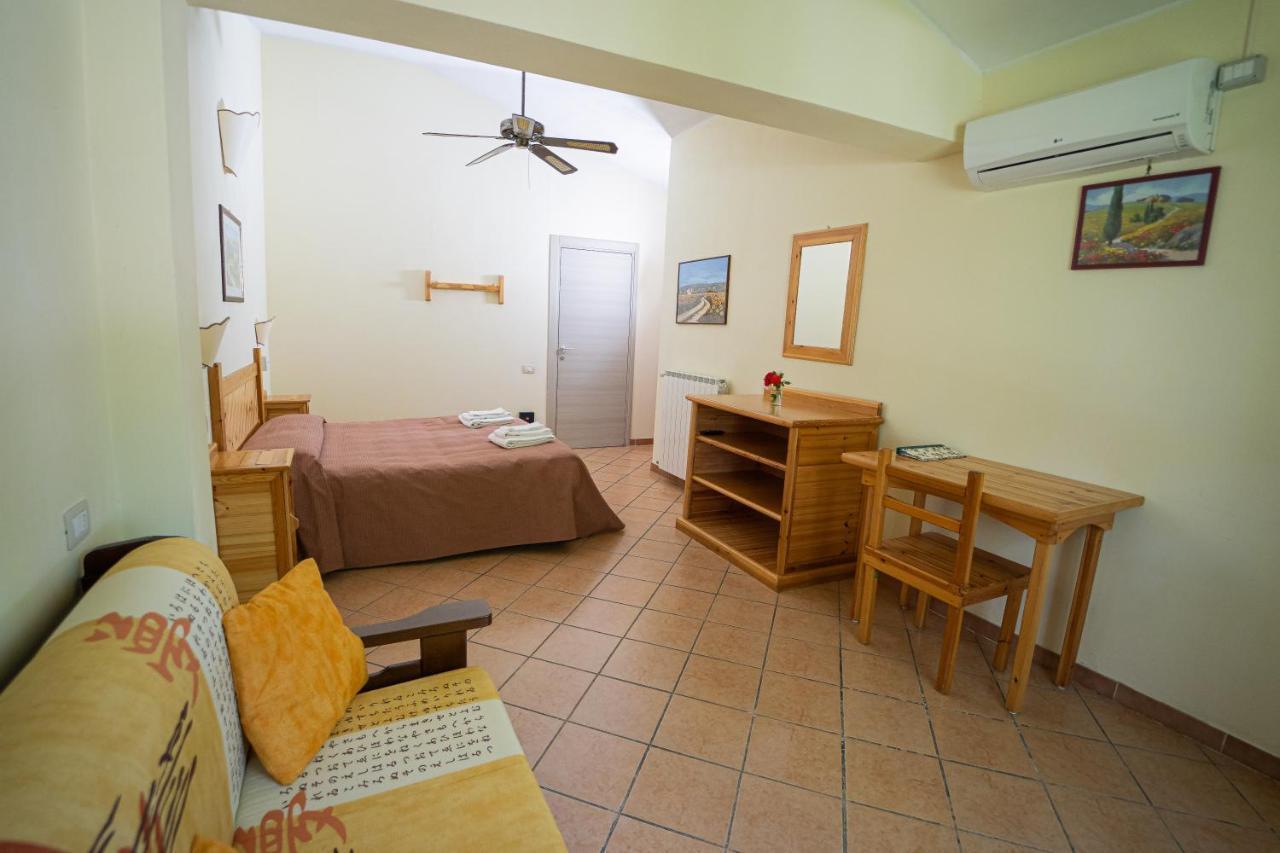 Agriturismo Zugarelli อันกุยลารา ซาบาเซีย ภายนอก รูปภาพ