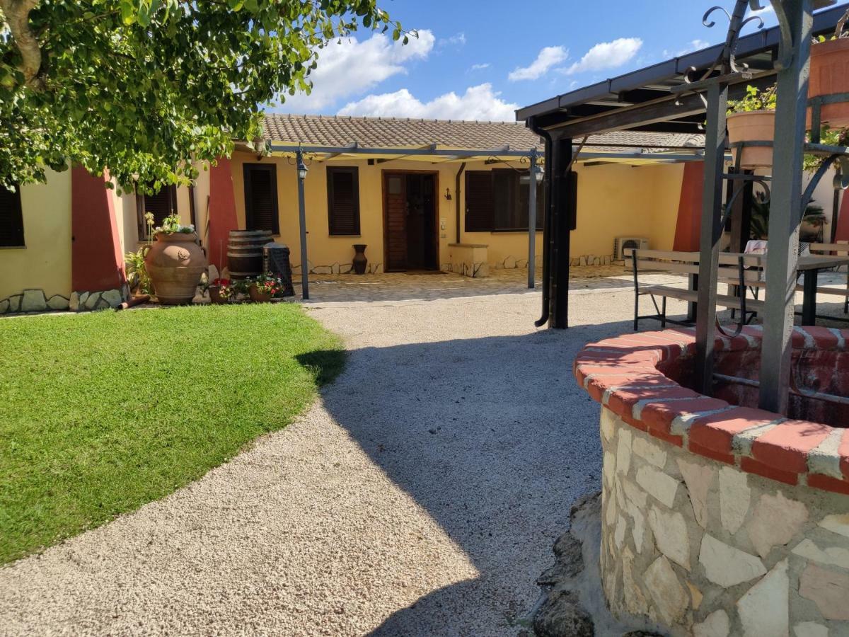 Agriturismo Zugarelli อันกุยลารา ซาบาเซีย ภายนอก รูปภาพ